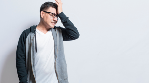 困っている男性